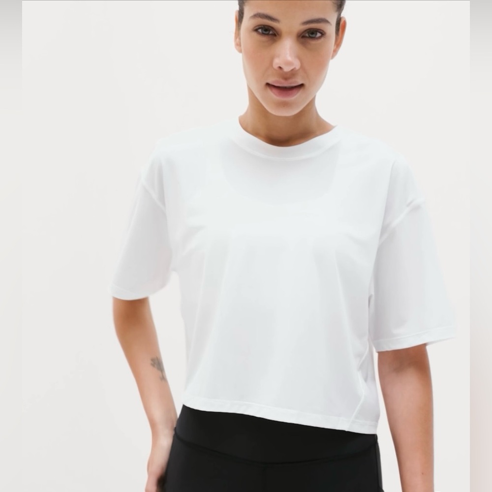 ATHLETA ULTIMATE CROP TEE
